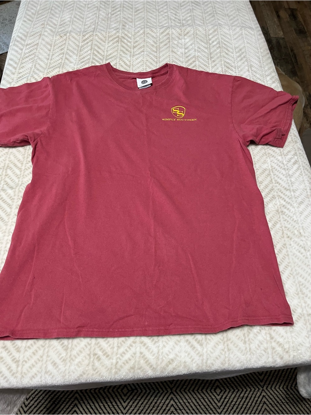 Simply Southern Women Large Red Logo T‑Shirt